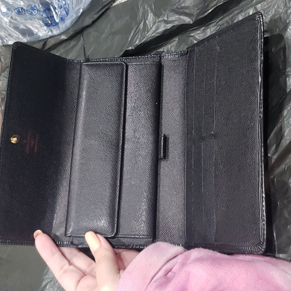 FINAL SALE Louis Vuitton epi wallet - Picture 9 of 11